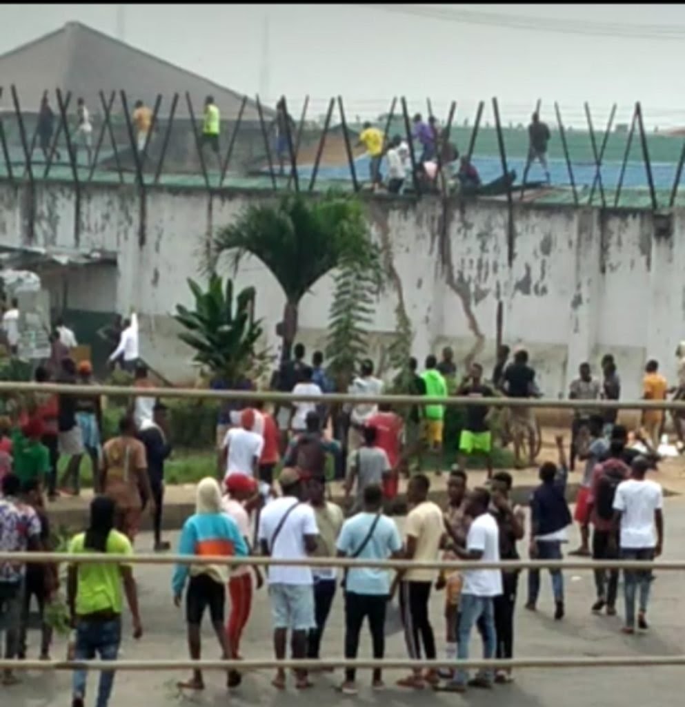 JailBreak: Angry mob frees inmates from Benin Prison