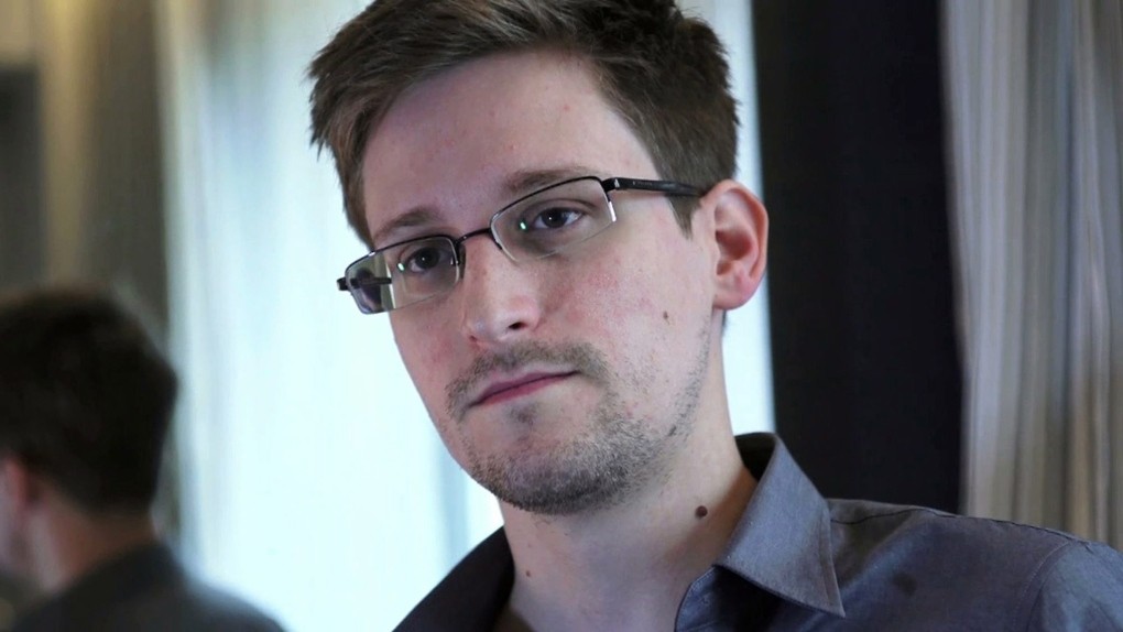Putin grants Russian citizenship to U.S. whistleblower, Snowden