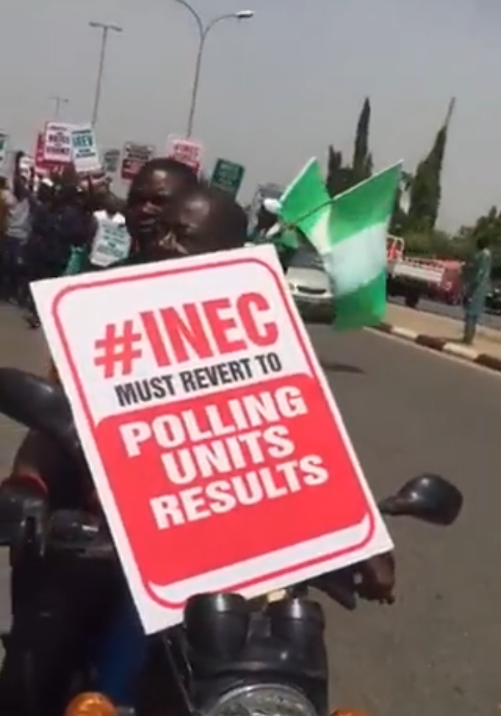 Nigerians protest against alleged electoral malpractice by INEC (in videos)