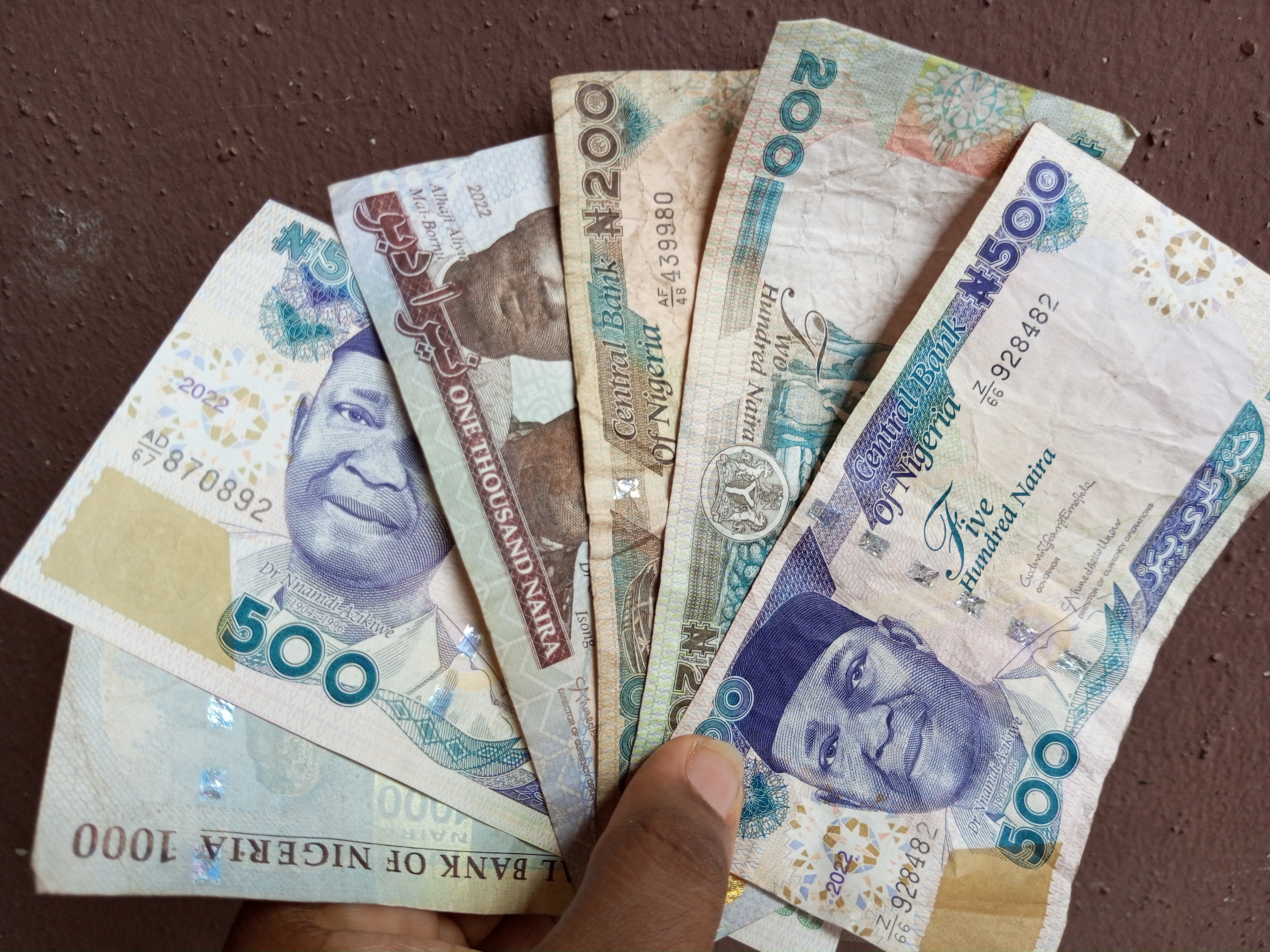 Nigeria’s apex bank, CBN, says old N200, N500, N1,000 naira remain legal tender 